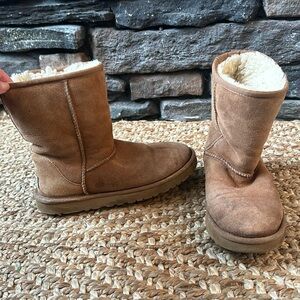 Ugg classic short boot brown size 7